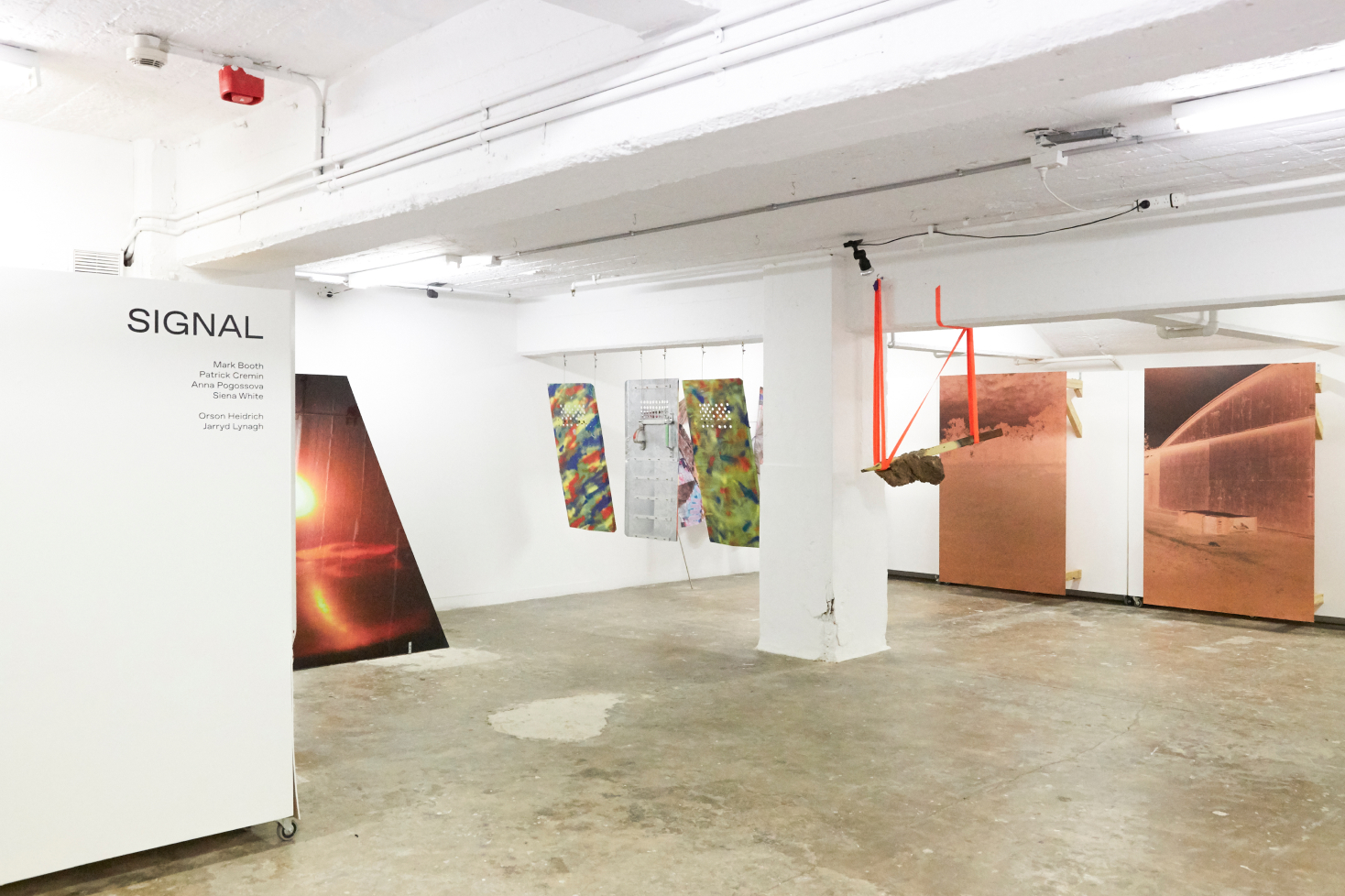 <p><i>Camér</i>, 2018, UV Pigment Prints on Copper Plates, 1800 x 1100mm, installation view, Signal, DownUnder Gallery, 2018.</p>